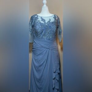 Elegant Blue Lace Evening Dress